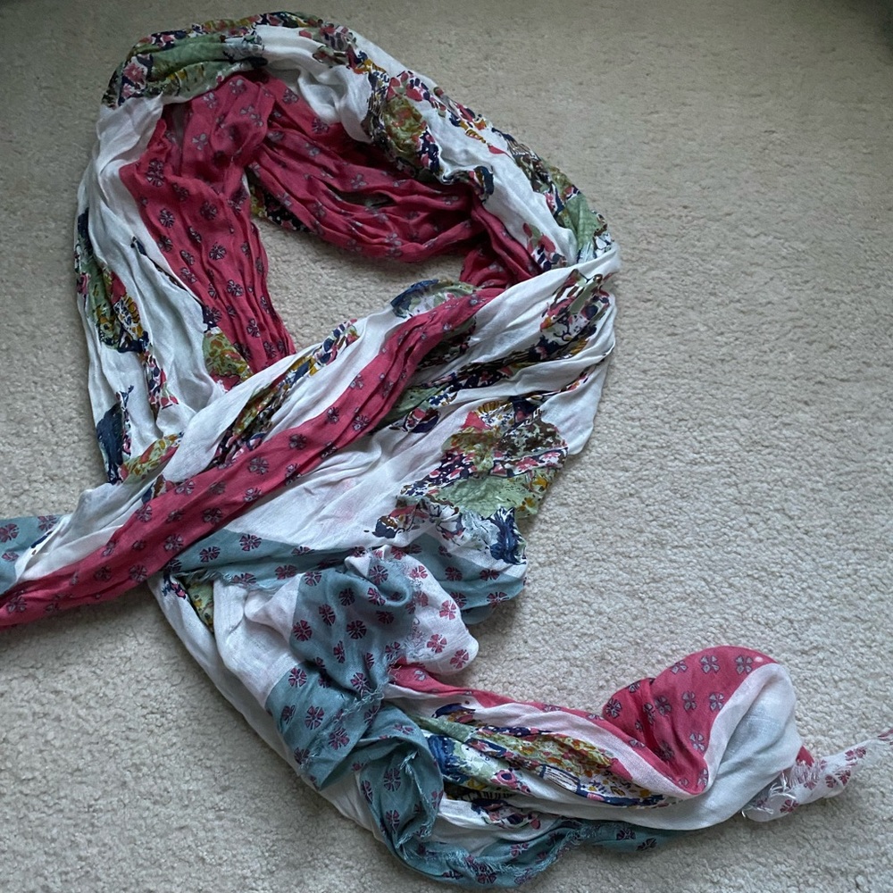 (NWOT) Cat neck scarf